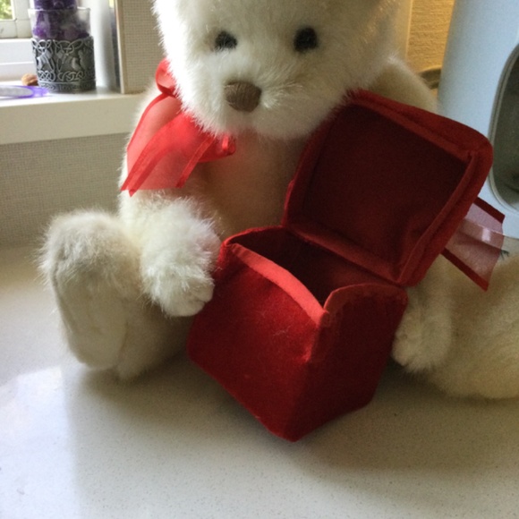 GUND Bear with red gift box - Picture 5 of 8